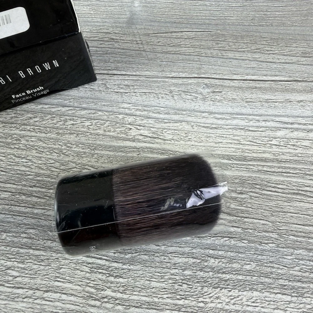 BOBBI BROWN - FACE BRUSH TRAVEL SIZE - 100% AUTHENTIC NIB  MSRP $34